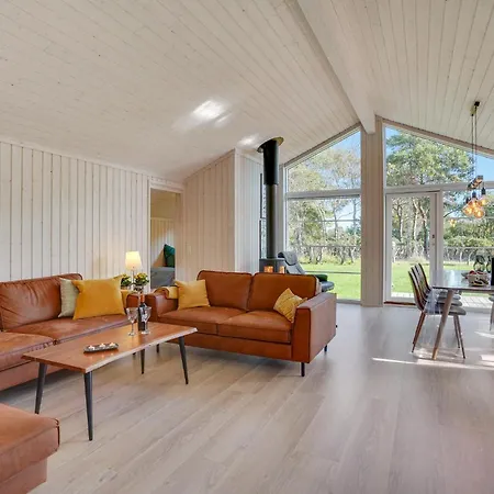 Lovely In With Kitchen Feriehus